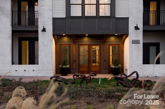 Foto del edificio - 14011 Bespoke Rd