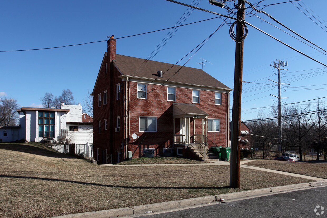 Building Photo - 6801 Red Top Rd