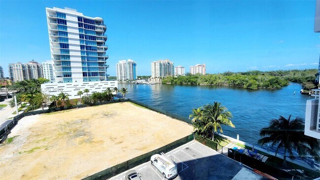 Foto del edificio - 888 Intracoastal Dr