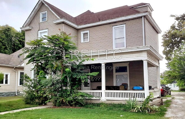 Photo - 1747 East Oak Street Apartment