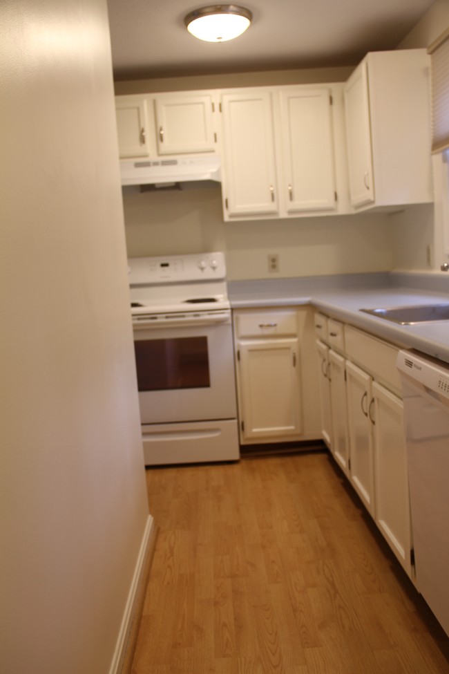 Galley Kitchen - 20 Gates Rd