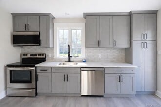 Building Photo - 474 N Bedford Rd