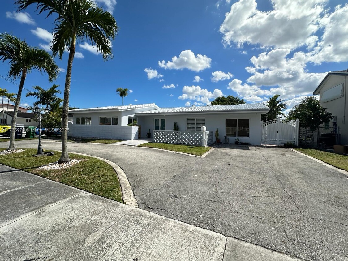 Foto principal - 9810 SW 19th St