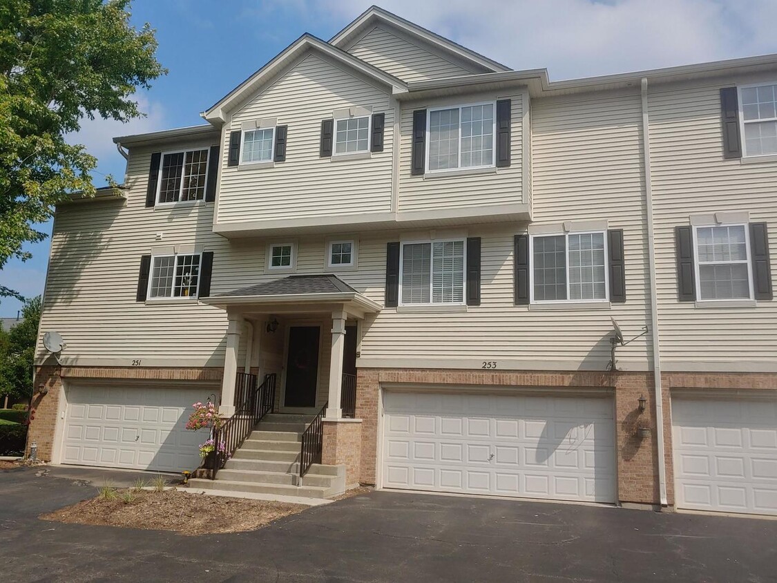 Primary Photo - 253 Evergreen Cir