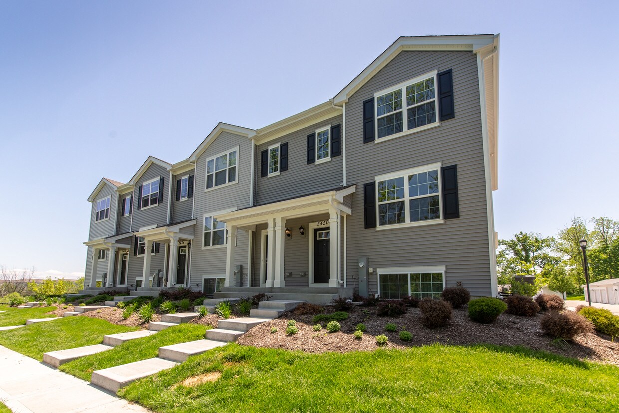 Foto principal - 2450 Aurora Dr