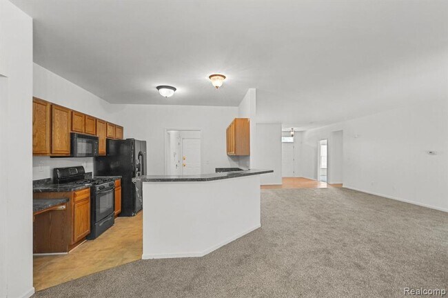 Foto del edificio - AVAILABLE NOW STUNNING RANCH-STYLE HOME