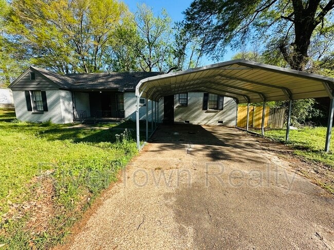 Building Photo - 830 Marsh Ave