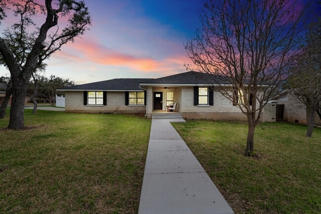 Building Photo - 401 Innwood Dr