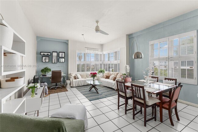 Foto del edificio - 2421 Lake Pancoast Dr