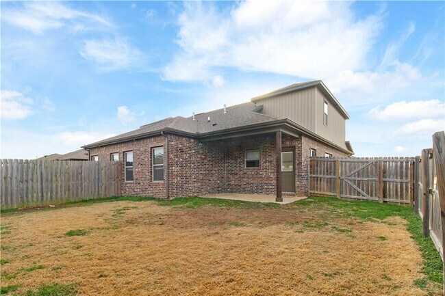 Building Photo - 400 Barbet Dr