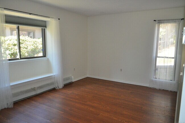 Building Photo - 54 Great Meadow Ln