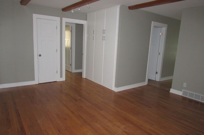 Building Photo - 6405 Alison Ln