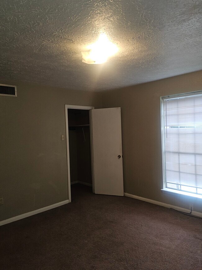 Building Photo - 419 Zinnia Ave