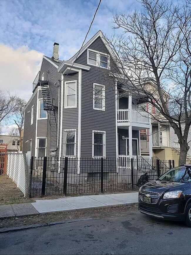 Foto del edificio - 171 Godwin Ave