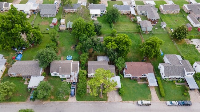 Building Photo - 3 bed 2 bath in OKC! **DEPOSIT SPECIAL!! $...