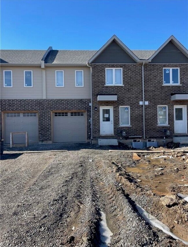 Building Photo - 380 Chaffey St