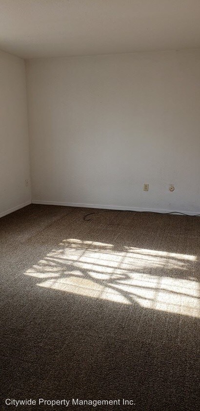 Primary Photo - 830 M St