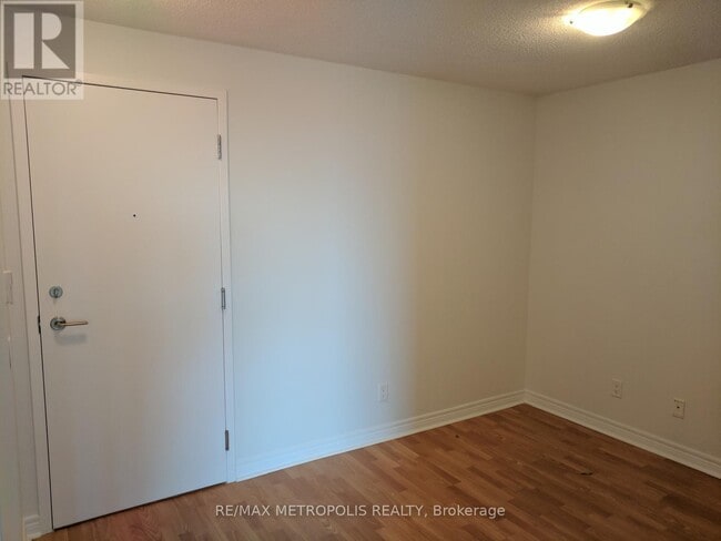 Photo du bâtiment - 83 Borough Dr