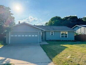 Building Photo - 6404 Woodhue Dr