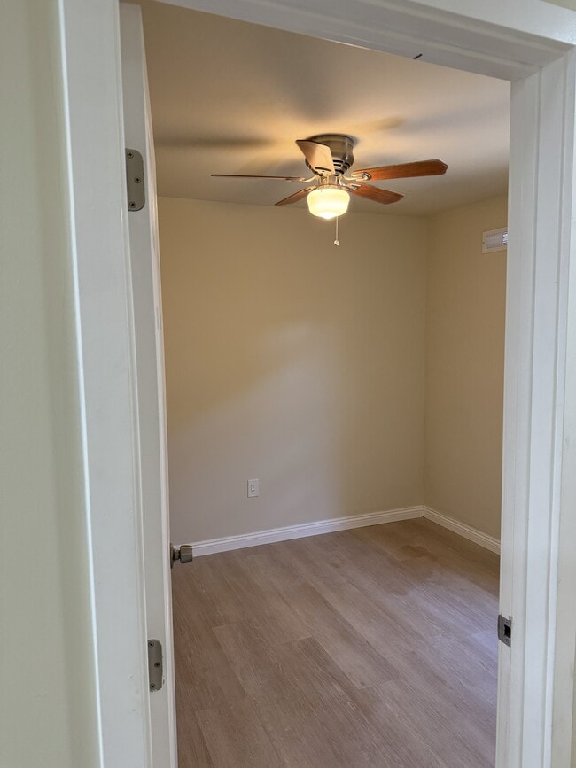 Building Photo - 7860 Port Royale Dr