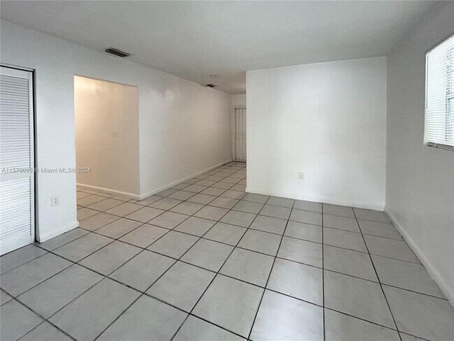 Foto del edificio - 220 NW 59th St