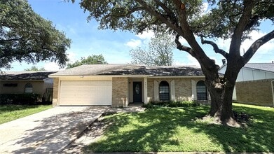 Building Photo - 4406 Kinloch Dr