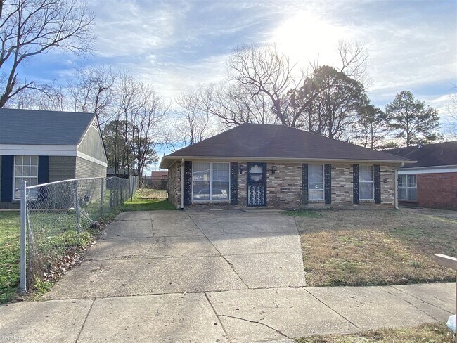 Building Photo - 3 br, 1 bath House - 3682 Skylark Dr