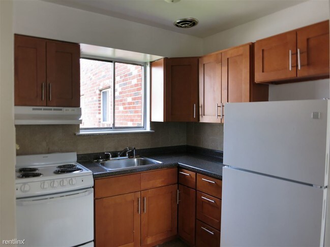 Building Photo - 206 Osborn St