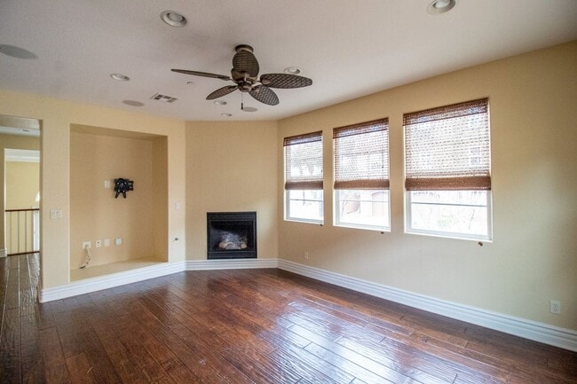 Building Photo - UPGRADED 3BD/2.5BA IN LAKE LAS VEGAS!