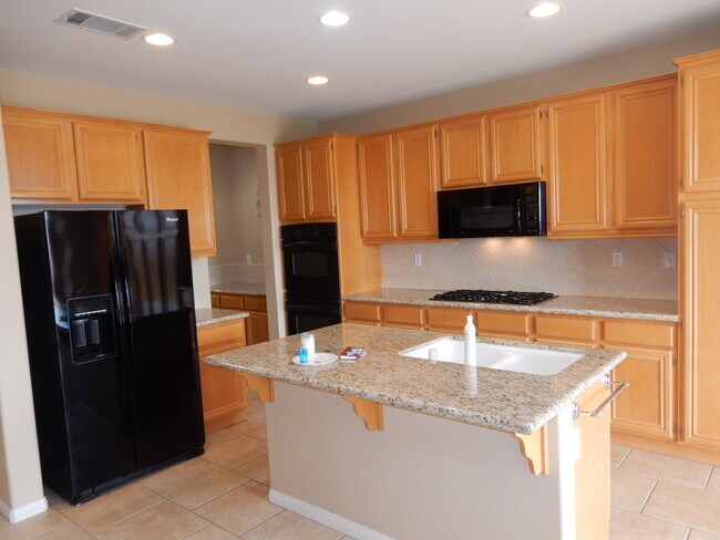 Building Photo - 24026 Via Cresta