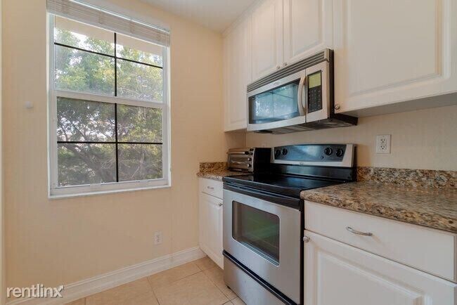 Foto del edificio - 2 br, 2.5 bath House - 725 N St
