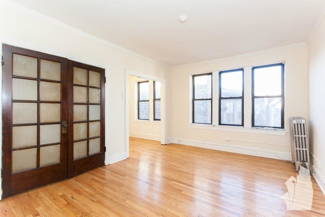 Building Photo - 4631 N Paulina St
