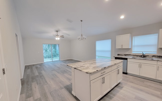 Foto del edificio - 329 Marion Oaks Blvd