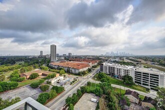 Building Photo - 5925 Almeda Rd