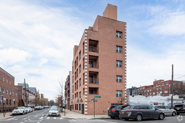 Building Photo - 516 Kingston Ave