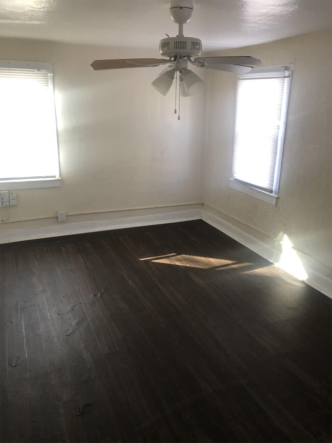 Building Photo - 119 N Laurel St