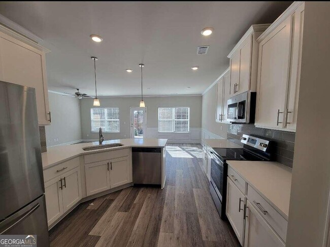 Building Photo - 1616 Fern Ridge Ln