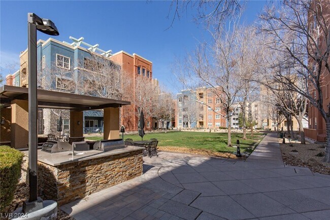Building Photo - 20 E Serene Ave