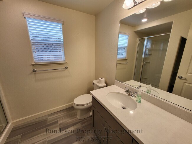 Foto del edificio - Beautiful 4 Bed / 3 Bath Home in Desirable WillowGlen Community ~7610 Wildrose Way, Rohnert Park