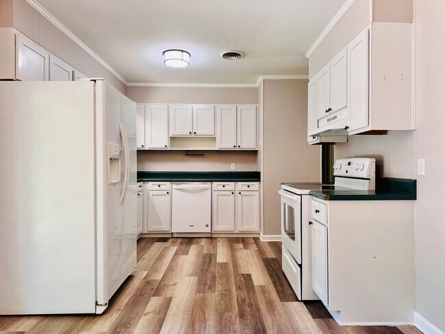 Foto del edificio - 4 BEDROOMS + 3 BATHS in Butner