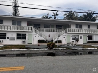Building Photo - 900 NE 17th Ter