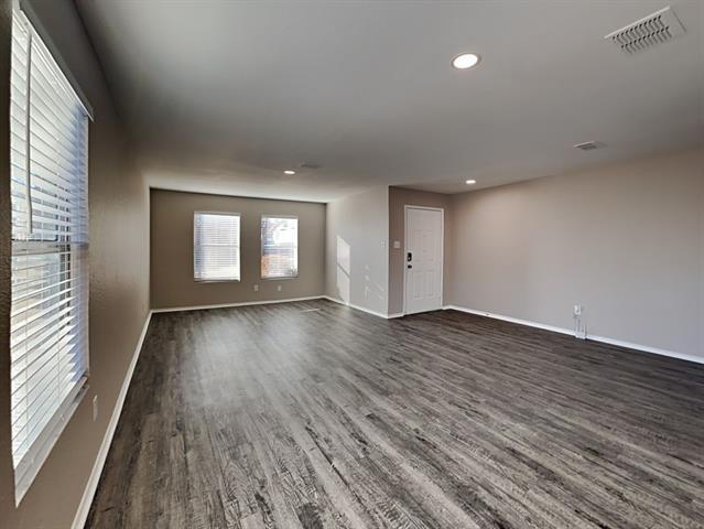 Building Photo - 2528 Clear Brook Dr