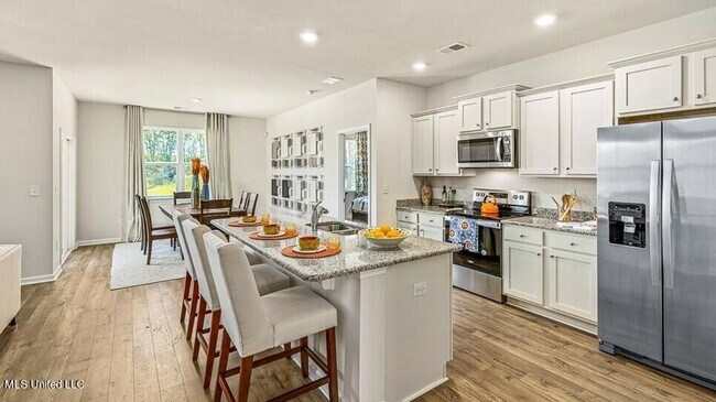 Foto del edificio - LOTS AMENITIES AND COUNTRY LIVING!