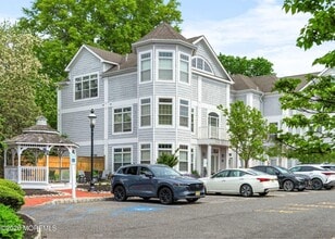 Building Photo - 162 E Main St