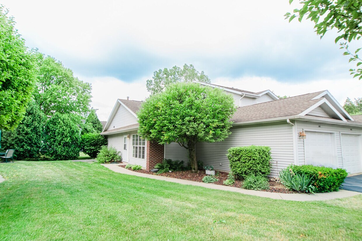 Foto principal - 2 bed 1 bath town-home in Chesterton
