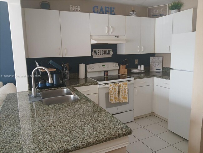 Foto del edificio - 1000 Cypress Way E