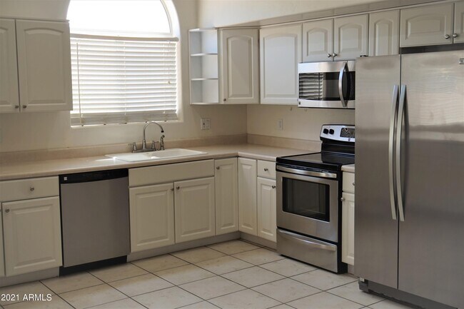 Building Photo - 1517 Skyline Ave