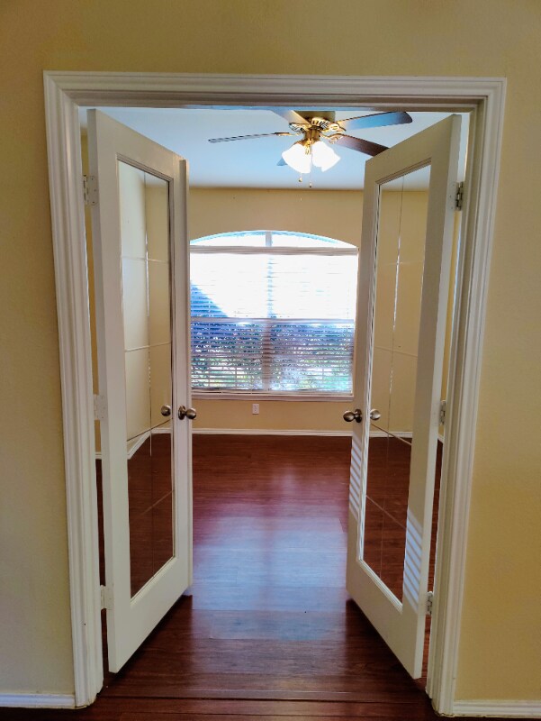 Foto del edificio - 823 Sugar Brook Dr