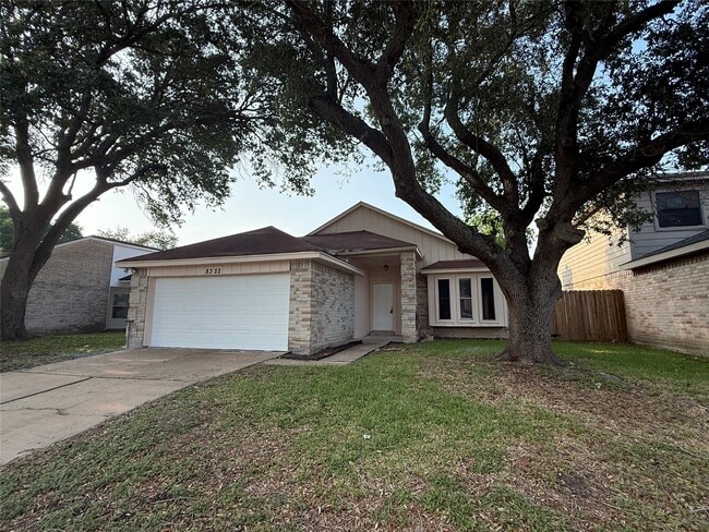 Foto del edificio - 8322 Sandy Glen Ln