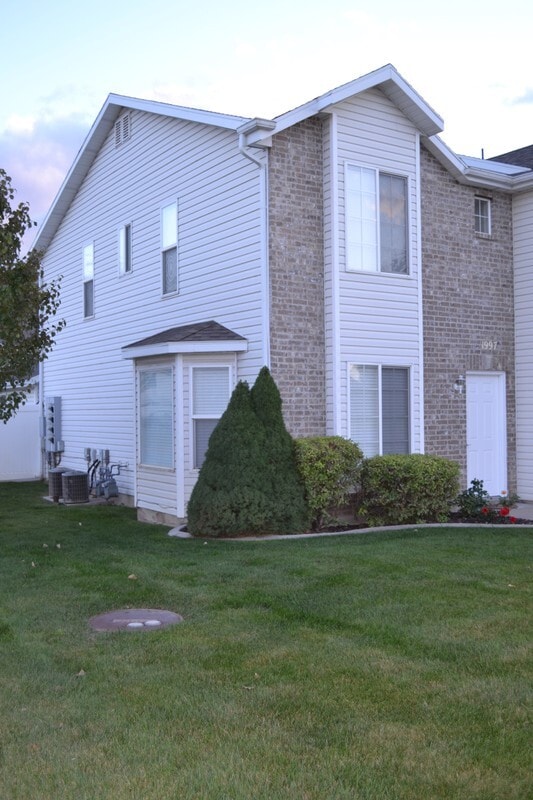 Building Photo - 1997 N 425 W